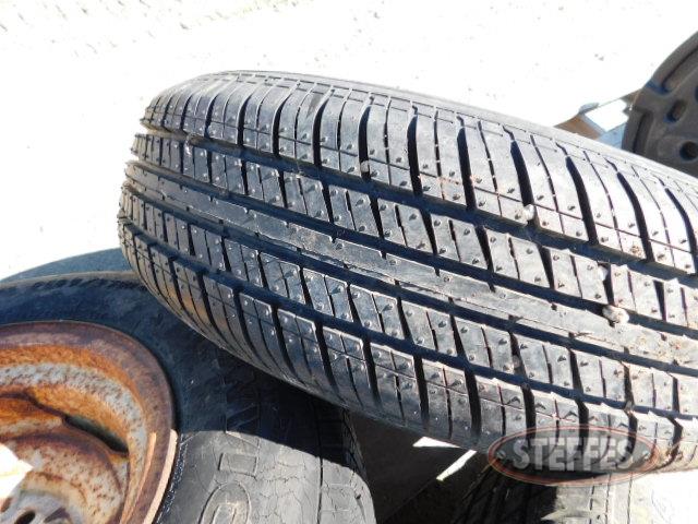 (4) Tires w-rims,_1.JPG